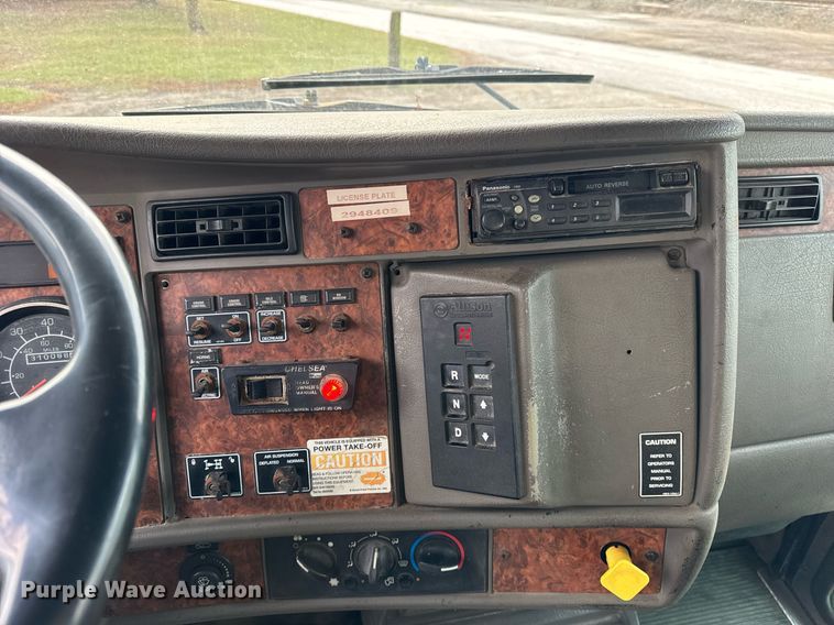 image for item DH9220 2003 Kenworth T300 fertilizer delivery truck