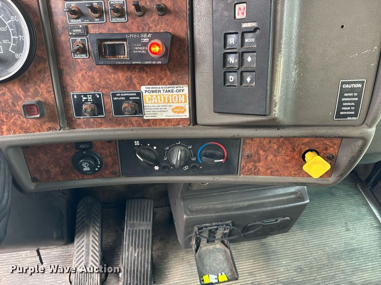 image for item DH9220 2003 Kenworth T300 fertilizer delivery truck