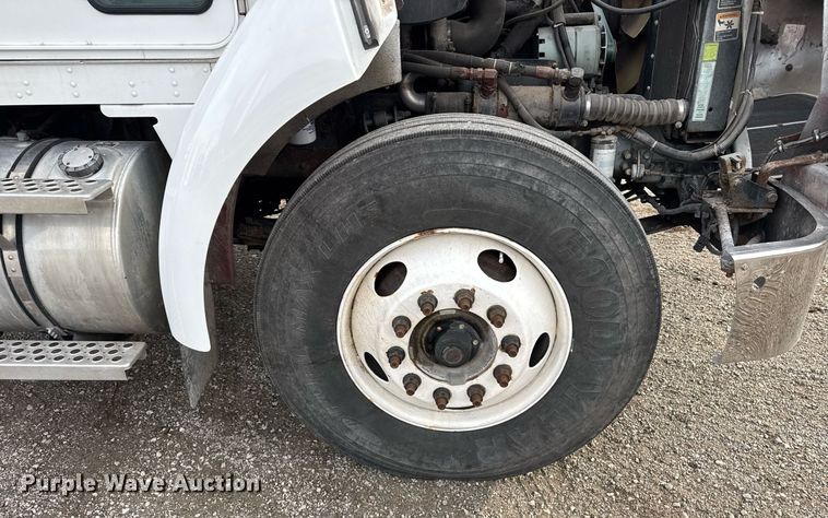 image for item DH9220 2003 Kenworth T300 fertilizer delivery truck