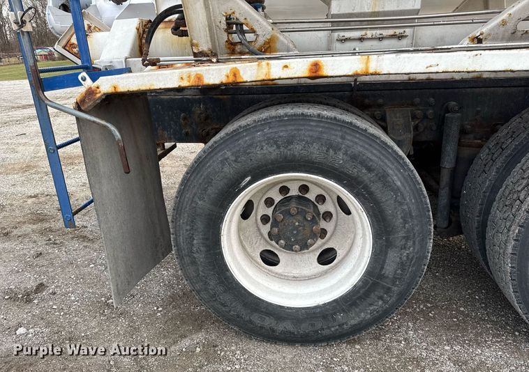 image for item DH9220 2003 Kenworth T300 fertilizer delivery truck