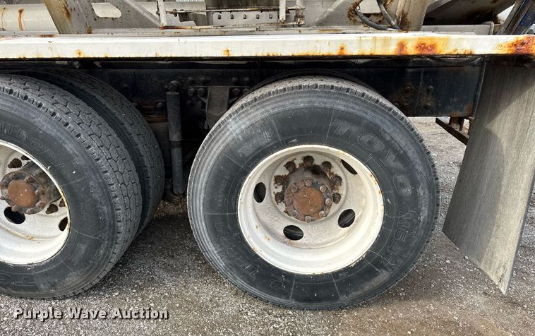 image for item DH9220 2003 Kenworth T300 fertilizer delivery truck