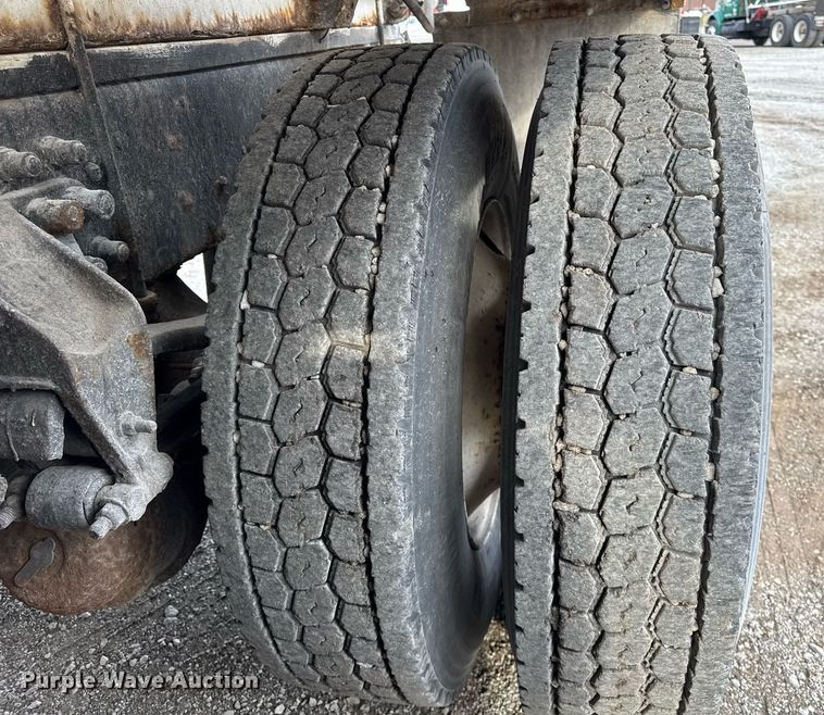 image for item DH9220 2003 Kenworth T300 fertilizer delivery truck