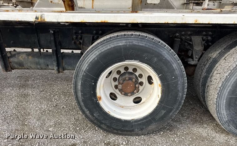 image for item DH9220 2003 Kenworth T300 fertilizer delivery truck