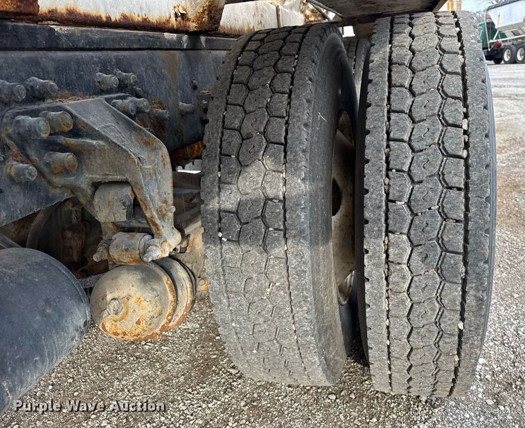 image for item DH9220 2003 Kenworth T300 fertilizer delivery truck