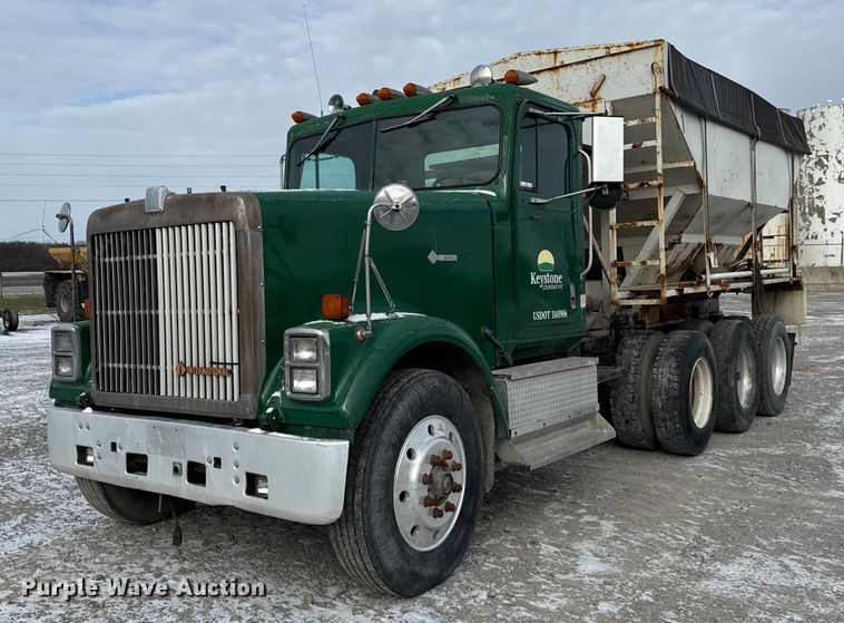 image for item DH9521 1989 International  F93 fertilizer delivery truck