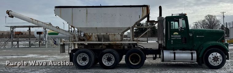 image for item DH9521 1989 International  F93 fertilizer delivery truck