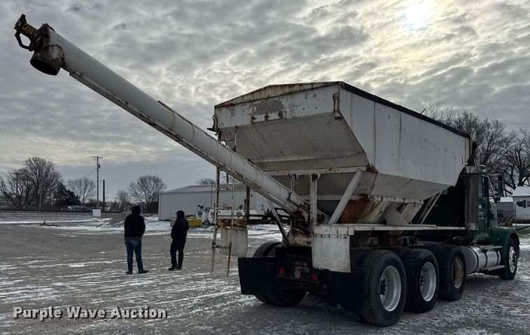 image for item DH9521 1989 International  F93 fertilizer delivery truck