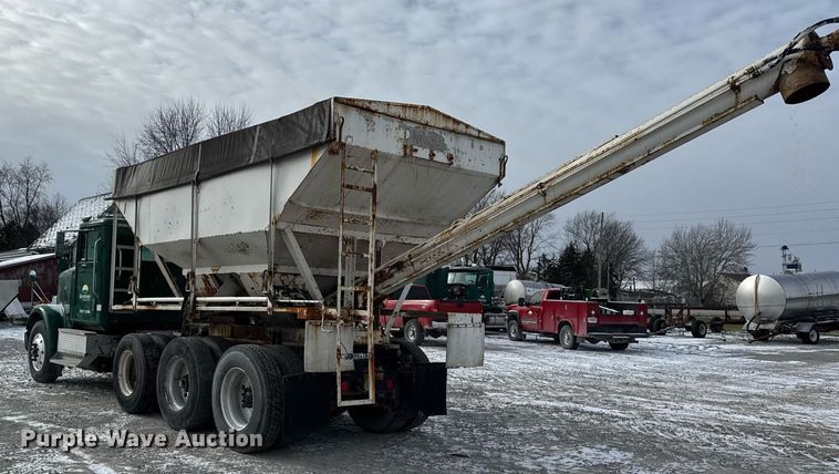 image for item DH9521 1989 International  F93 fertilizer delivery truck