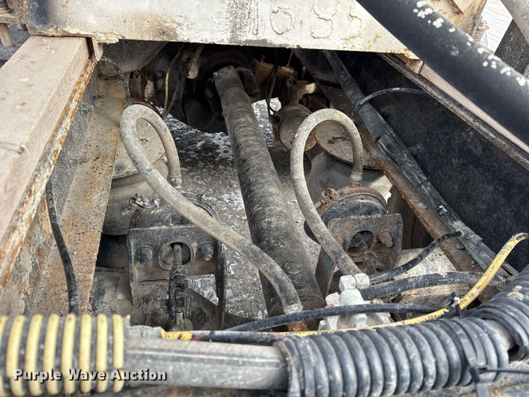 image for item DH9521 1989 International  F93 fertilizer delivery truck