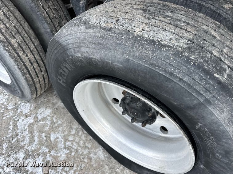 image for item DH9521 1989 International  F93 fertilizer delivery truck