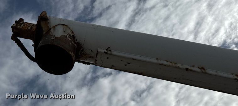 image for item DH9521 1989 International  F93 fertilizer delivery truck