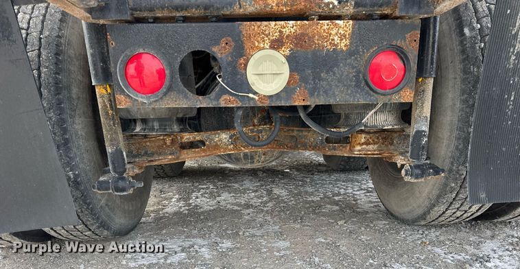 image for item DH9521 1989 International  F93 fertilizer delivery truck