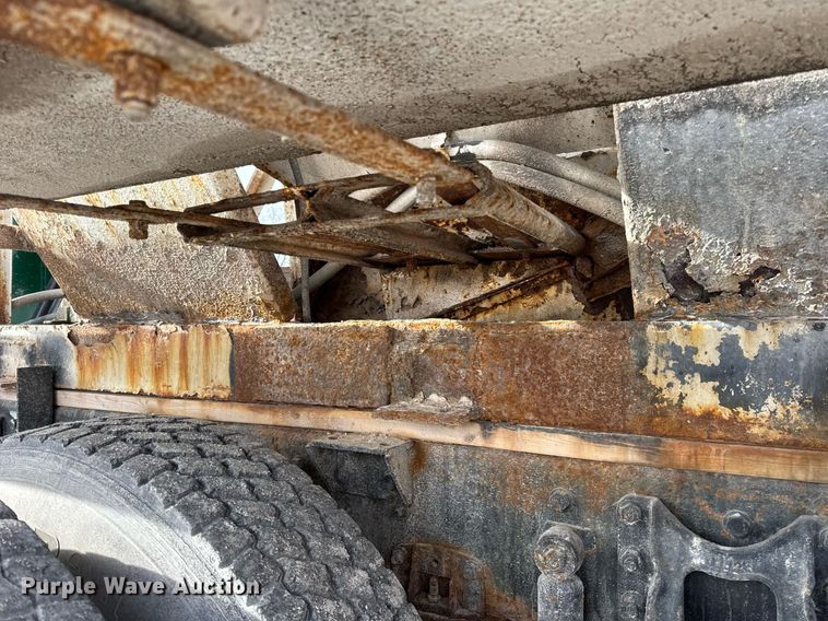 image for item DH9521 1989 International  F93 fertilizer delivery truck