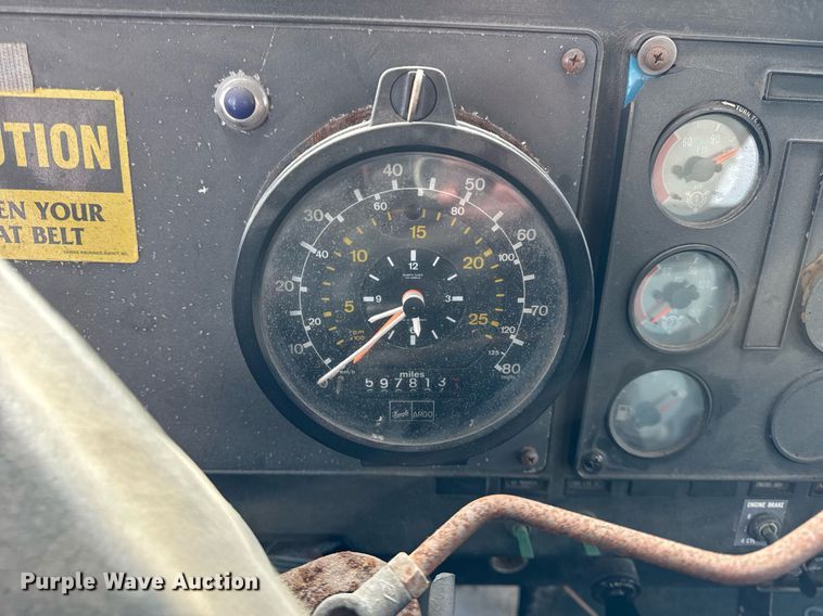 image for item DH9521 1989 International  F93 fertilizer delivery truck