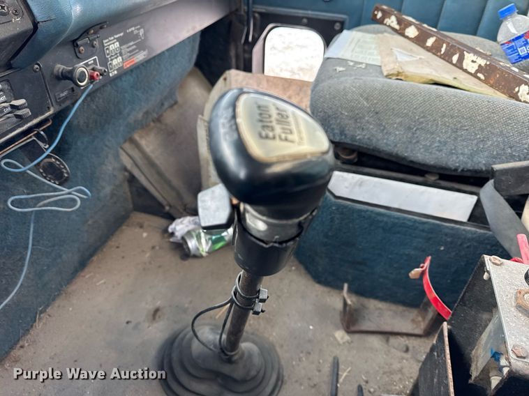 image for item DH9521 1989 International  F93 fertilizer delivery truck