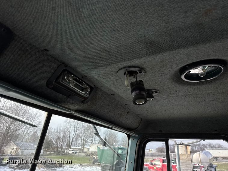 image for item DH9521 1989 International  F93 fertilizer delivery truck