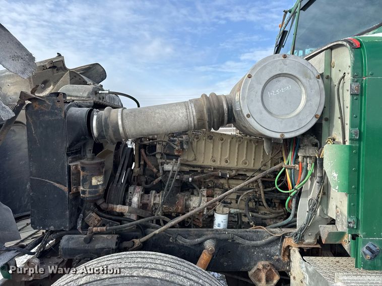 image for item DH9521 1989 International  F93 fertilizer delivery truck