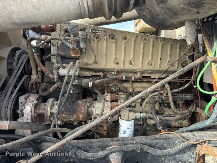 image for item DH9521 1989 International  F93 fertilizer delivery truck