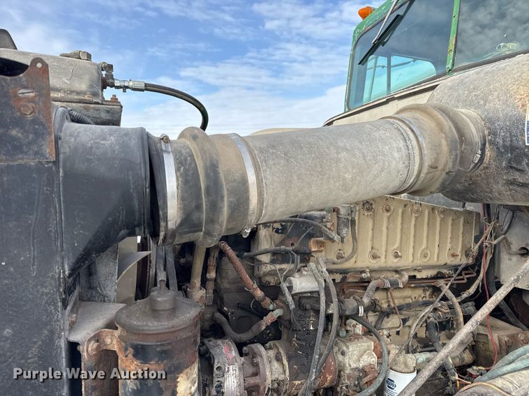 image for item DH9521 1989 International  F93 fertilizer delivery truck