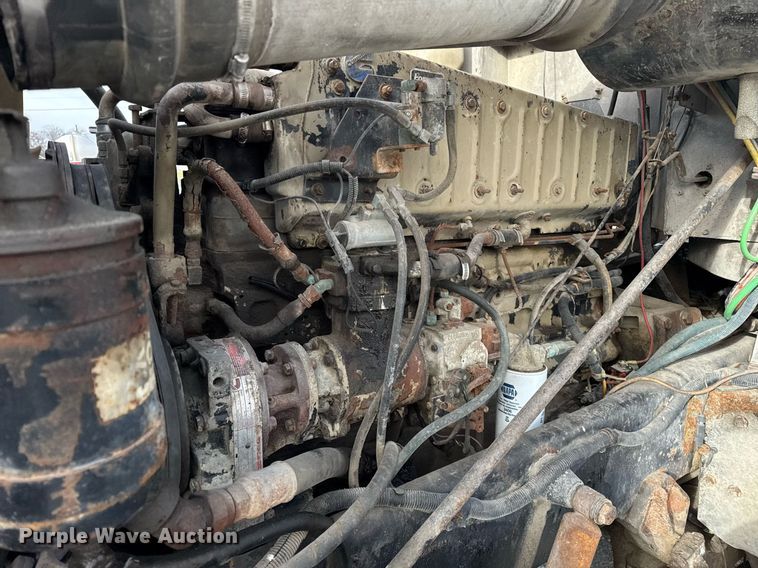 image for item DH9521 1989 International  F93 fertilizer delivery truck