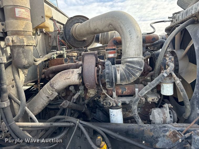 image for item DH9521 1989 International  F93 fertilizer delivery truck