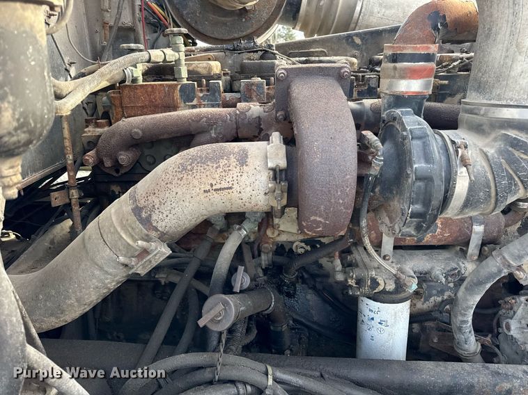 image for item DH9521 1989 International  F93 fertilizer delivery truck