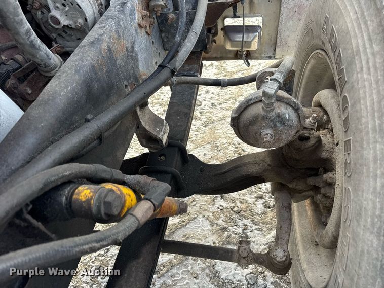 image for item DH9521 1989 International  F93 fertilizer delivery truck