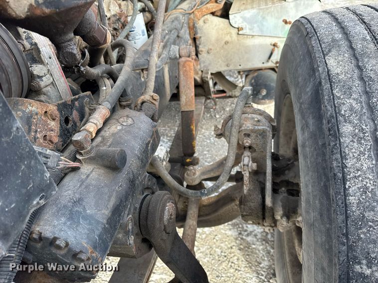 image for item DH9521 1989 International  F93 fertilizer delivery truck