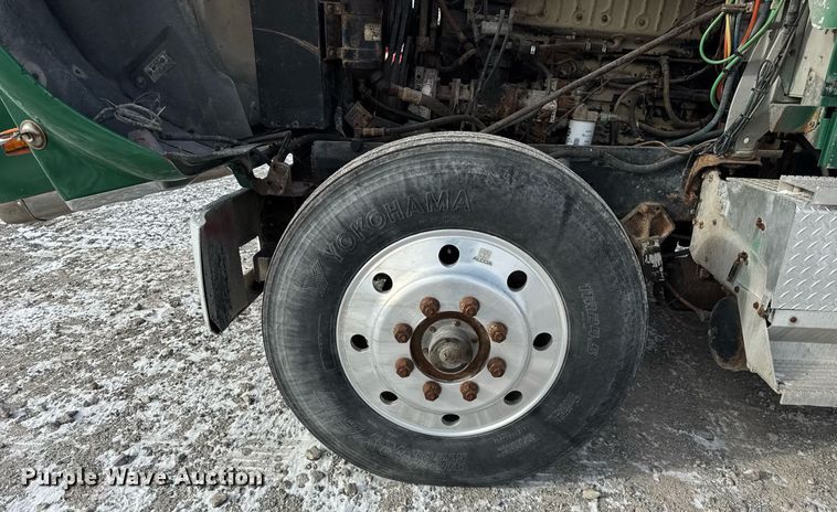 image for item DH9521 1989 International  F93 fertilizer delivery truck