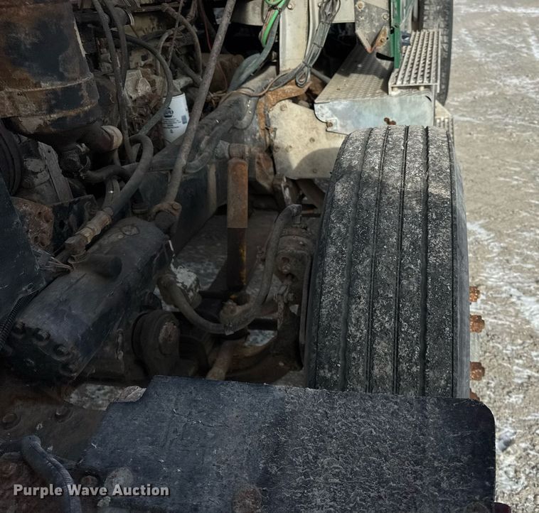 image for item DH9521 1989 International  F93 fertilizer delivery truck