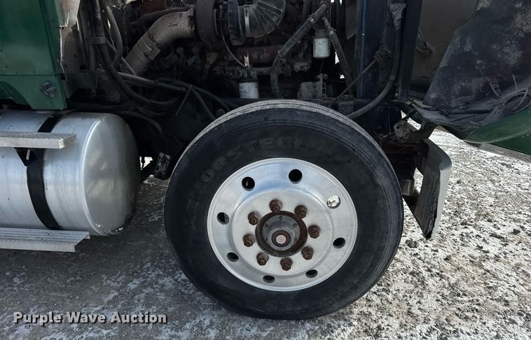 image for item DH9521 1989 International  F93 fertilizer delivery truck