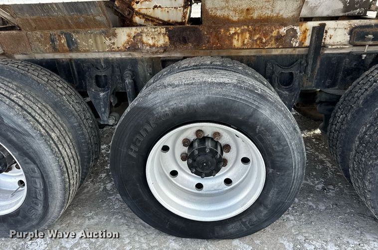 image for item DH9521 1989 International  F93 fertilizer delivery truck