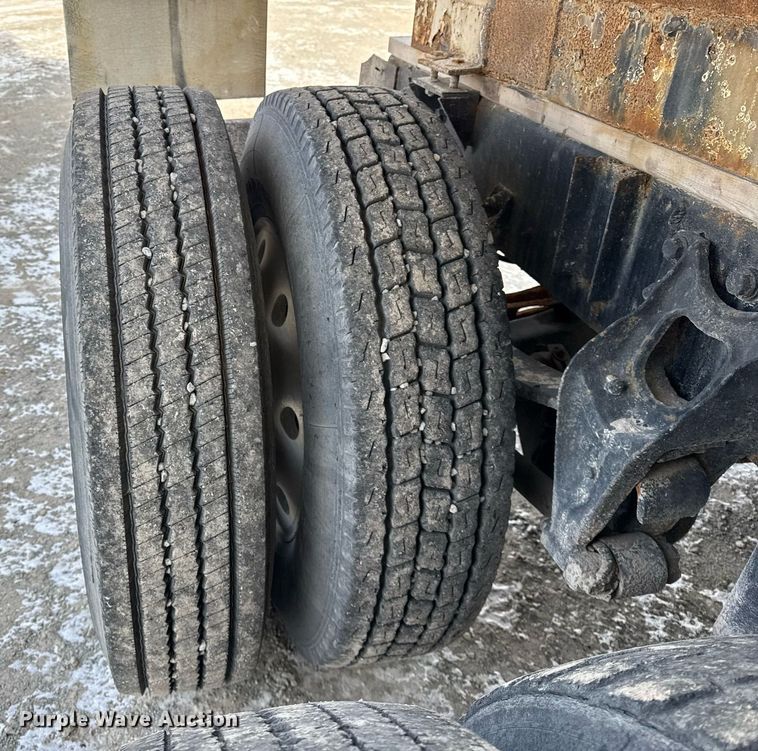 image for item DH9521 1989 International  F93 fertilizer delivery truck