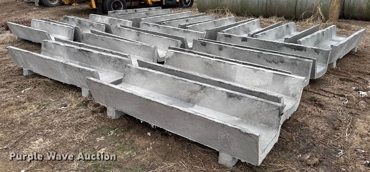 image for item DO0223 (10) bunk feeders