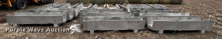 image for item DO0223 (10) bunk feeders