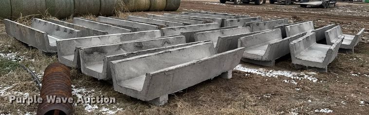 image for item DO0223 (10) bunk feeders