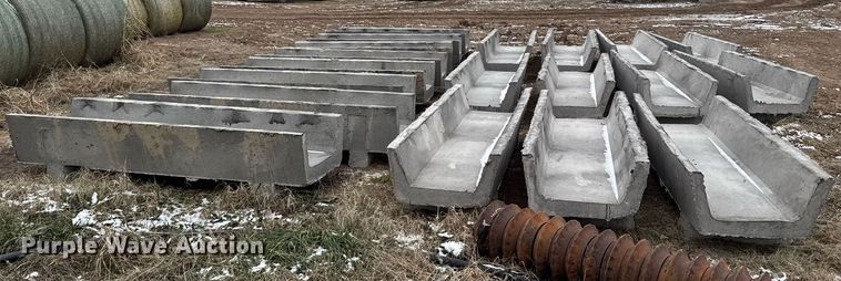 image for item DO0223 (10) bunk feeders