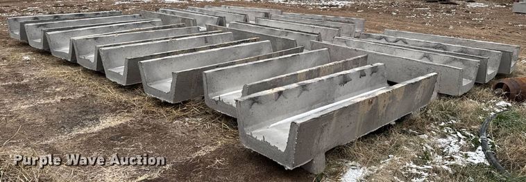 image for item DO0223 (10) bunk feeders