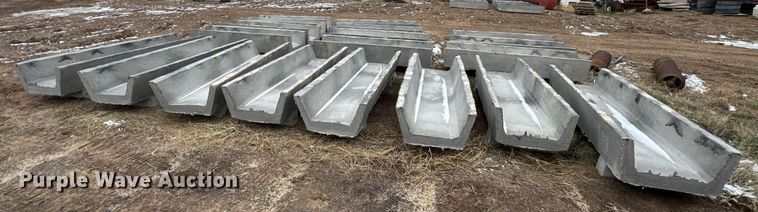 image for item DO0223 (10) bunk feeders