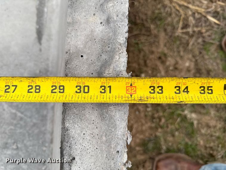 image for item DO0223 (10) bunk feeders