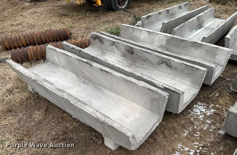 image for item DO0223 (10) bunk feeders