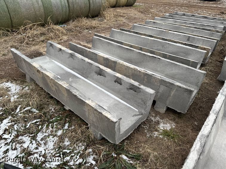 image for item DO0223 (10) bunk feeders