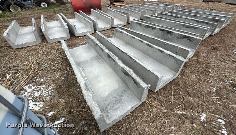 image for item DO0224 (10) bunk feeders