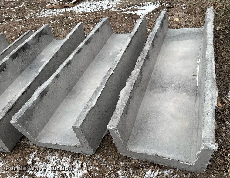 image for item DO0224 (10) bunk feeders