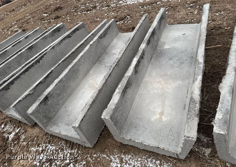 image for item DO0224 (10) bunk feeders