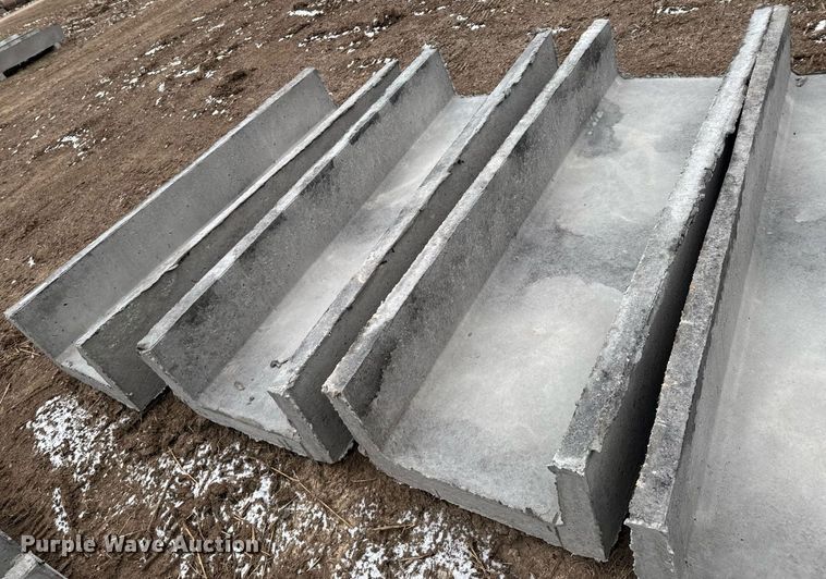 image for item DO0224 (10) bunk feeders