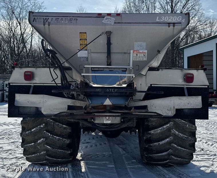 image for item DW2477 2001 International 2554 applicator truck