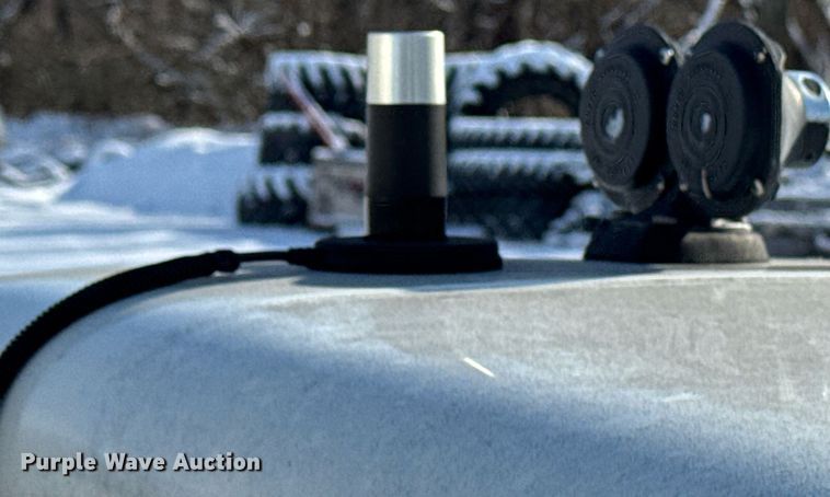 image for item DW2477 2001 International 2554 applicator truck