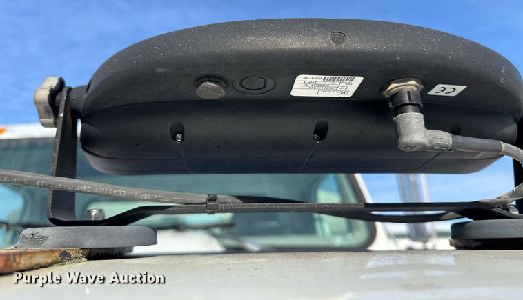 image for item DW2477 2001 International 2554 applicator truck