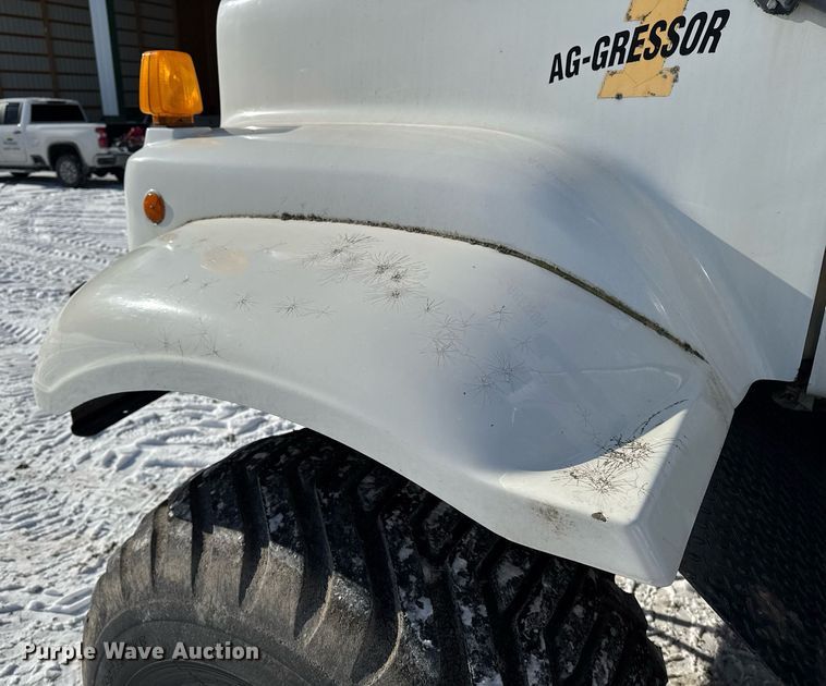 image for item DW2477 2001 International 2554 applicator truck